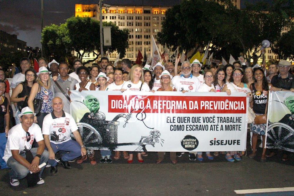 Diretores e servidores do PJU do Rio sofrem violência policial após manifestação pacífica contra a Reforma da Previdência, SISEJUFE