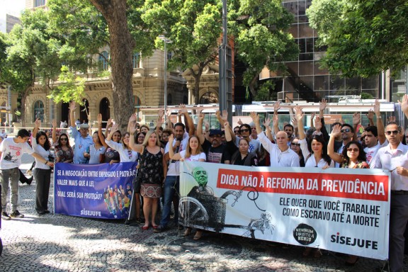 Servidores do Judiciário Federal do Rio aprovam por unanimidade adesão à Greve Geral, SISEJUFE