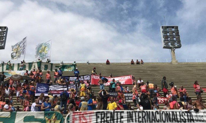 DEU NA IMPRENSA: Sisejufe faz protesto contra a Reforma da Previdência na Sapucaí, SISEJUFE