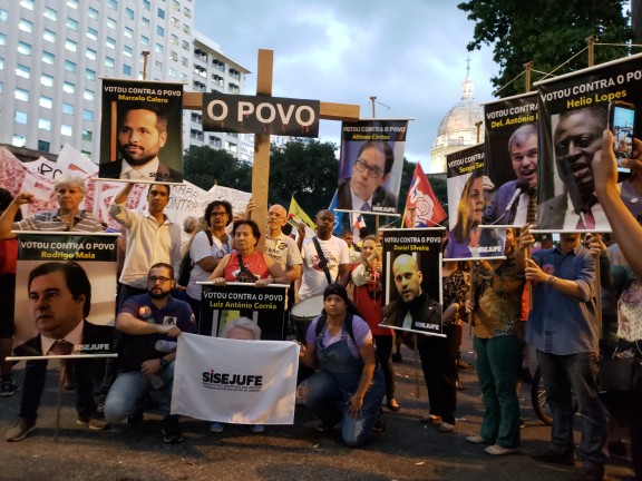 Ato em defesa da Educação e contra a Reforma da Previdência leva 40 mil às ruas do Centro do Rio, SISEJUFE