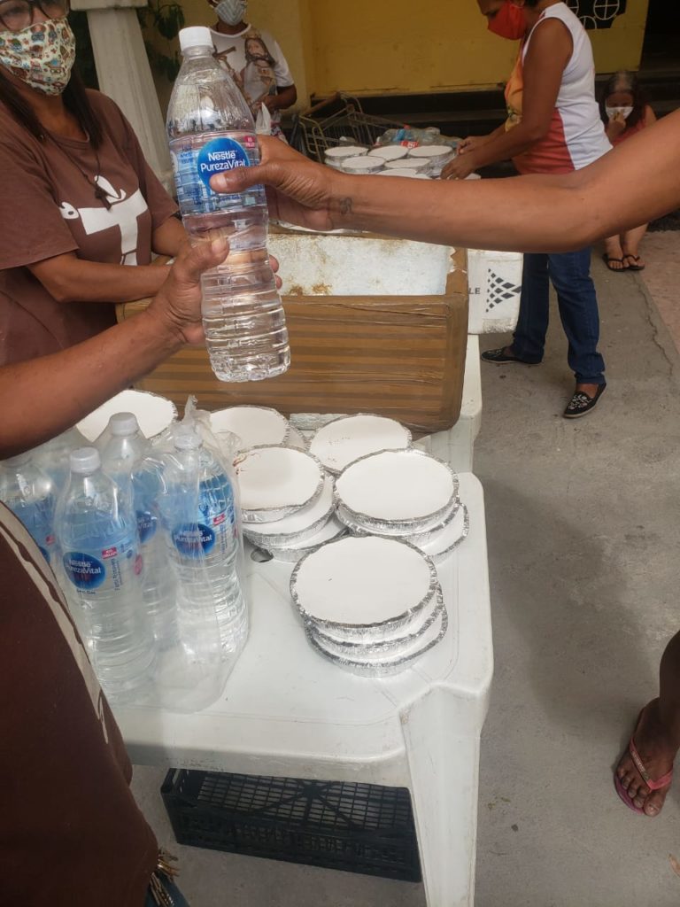 Campanha solidária: Sisejufe entrega mais de 3 mil garrafas de água para população de rua com apoio da SJRJ e do TRF2, SISEJUFE