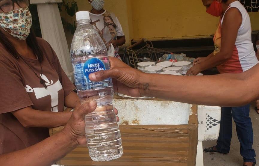 Campanha solidária: Sisejufe entrega mais de 3 mil garrafas de água para população de rua com apoio da SJRJ e do TRF2, SISEJUFE