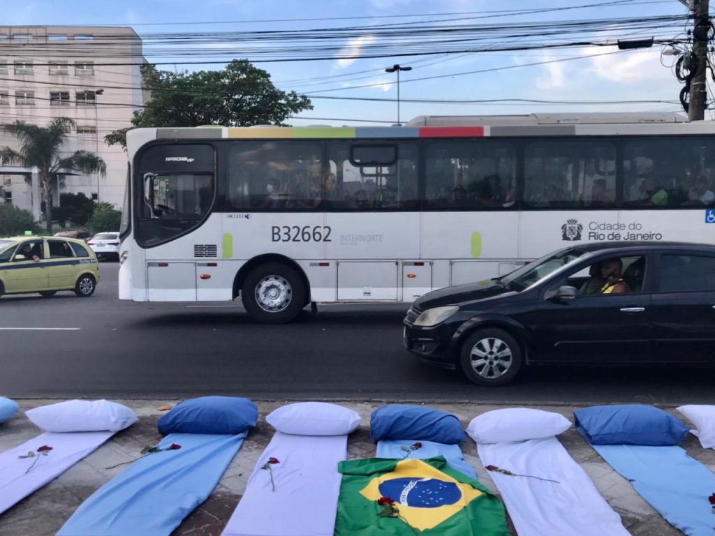 ONG Rio de Paz emociona em protesto contra 300 mil mortos pela Covid-19, SISEJUFE