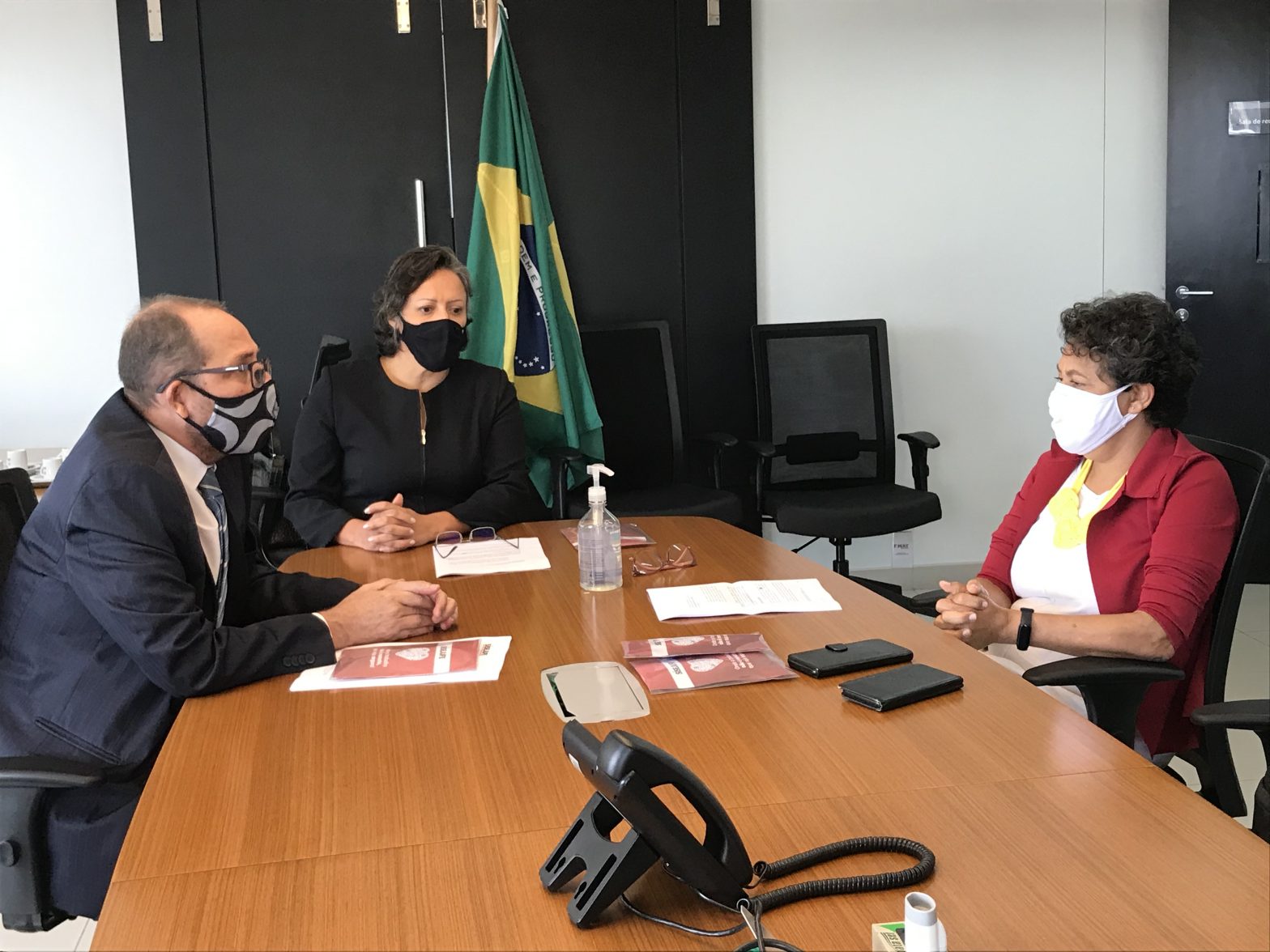 Sisejufe cobra atualização do protocolo de biossegurança e passaporte vacinal em reunião com Presidência do TRF2, SISEJUFE
