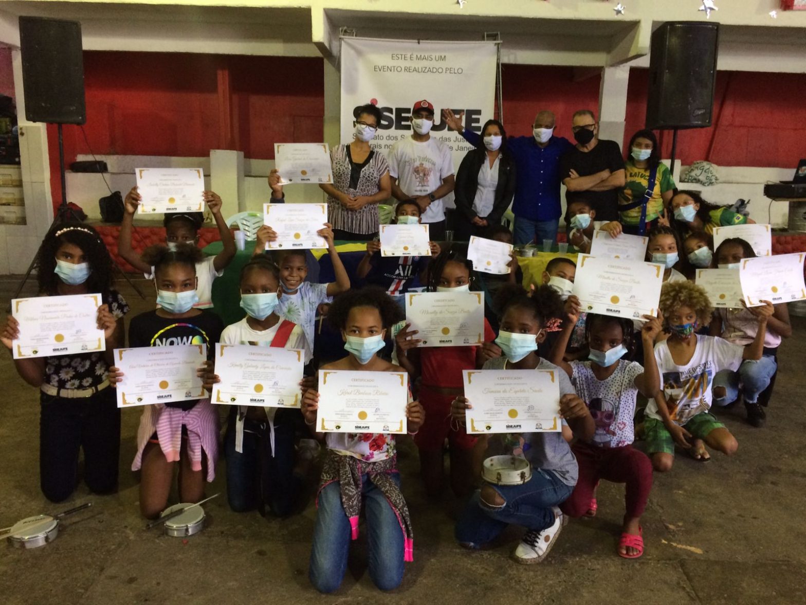 Dezenas de crianças e adolescentes se formam em projeto apoiado pelo Sisejufe, SISEJUFE