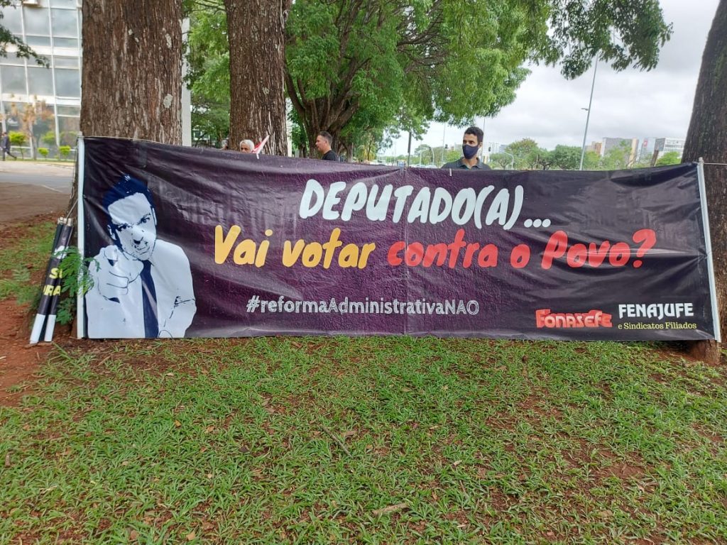 Em atividade contra a reforma administrativa, servidores denunciam o racismo do governo Bolsonaro, SISEJUFE