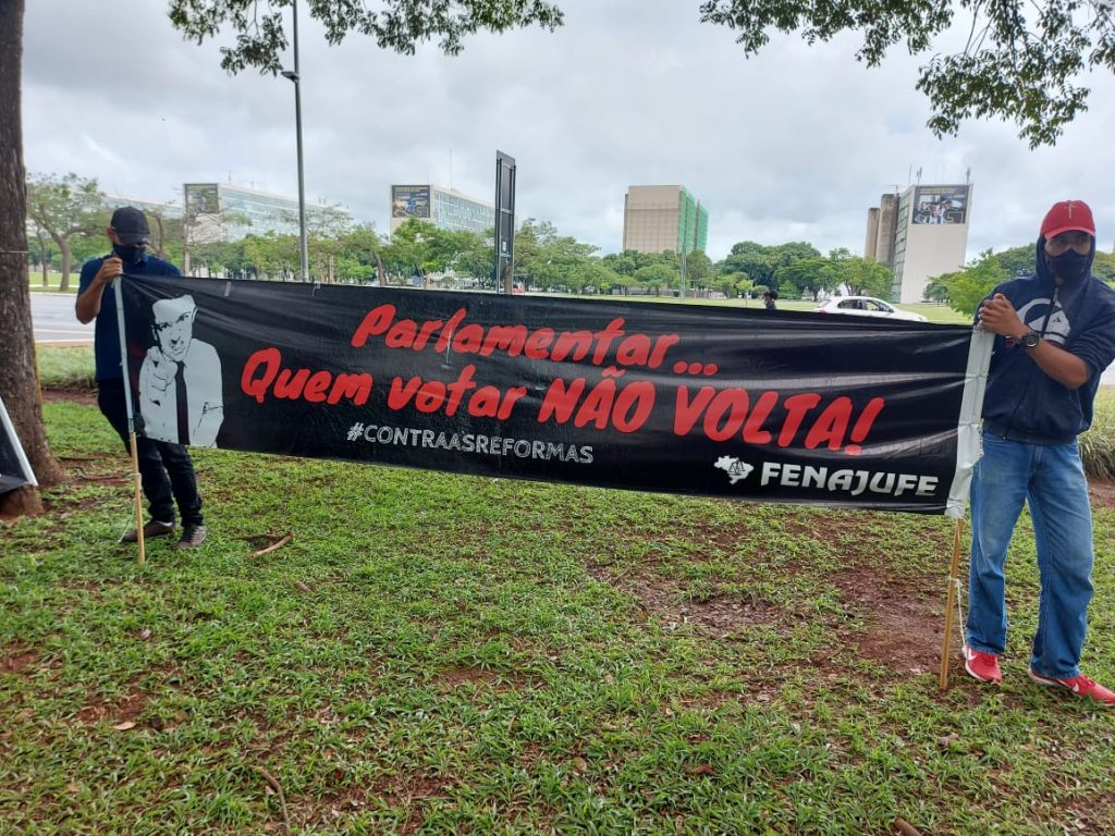 Em atividade contra a reforma administrativa, servidores denunciam o racismo do governo Bolsonaro, SISEJUFE
