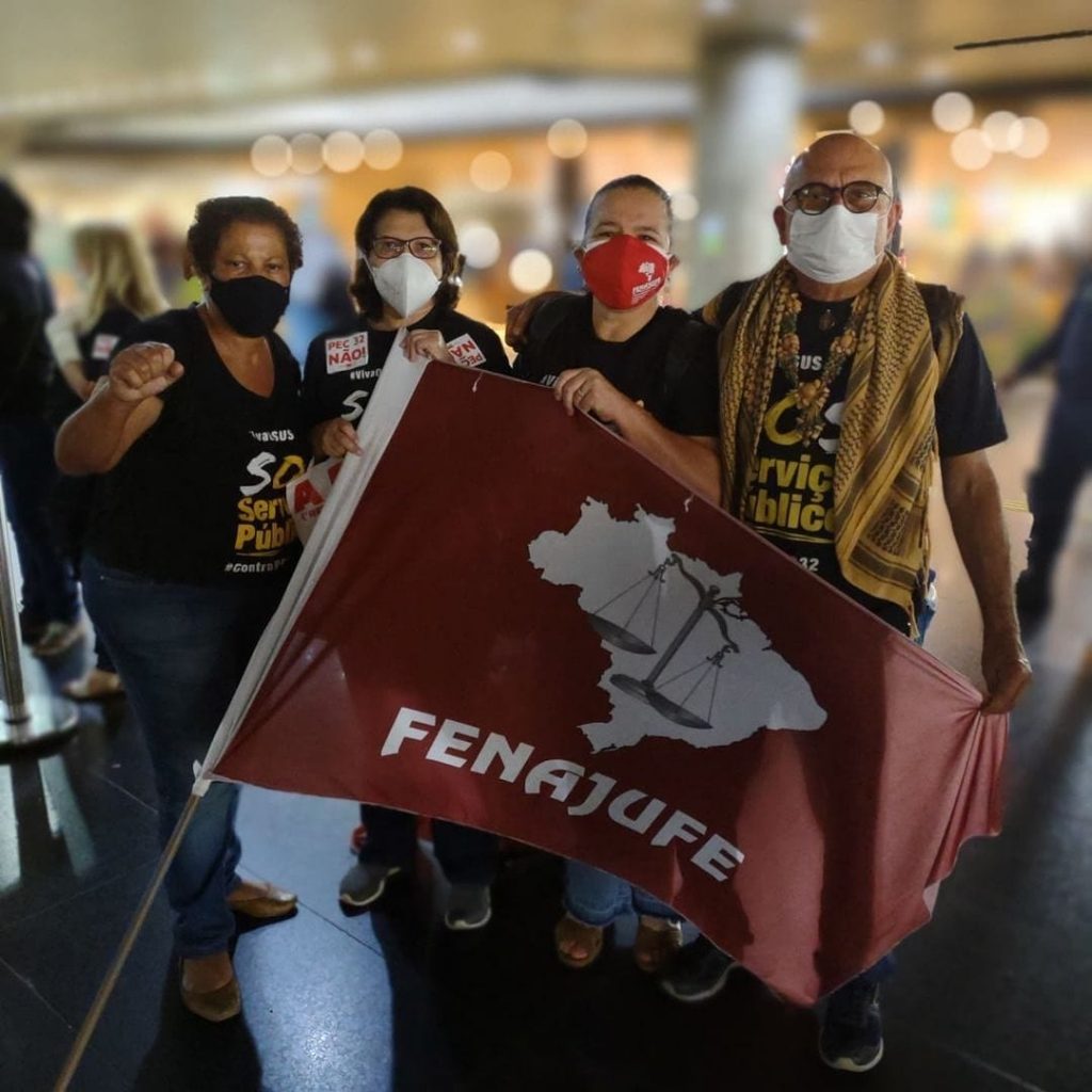 Sisejufe participa de atos no aeroporto e no Congresso, em mais um dia de mobilização contra a PEC 32, SISEJUFE