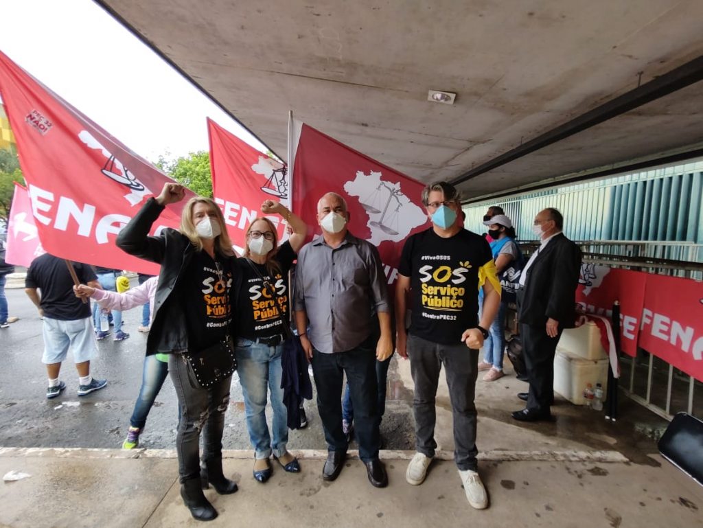 Servidores iniciam 10a semana de vigília contra PEC 32 com manifestações no aeroporto de Brasília e na Câmara, SISEJUFE
