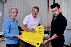 No ano da Copa do Qatar, servidor do TRE-RJ lança documentário sobre treinadores brasileiros que desbravaram o Golfo Árabe, SISEJUFE