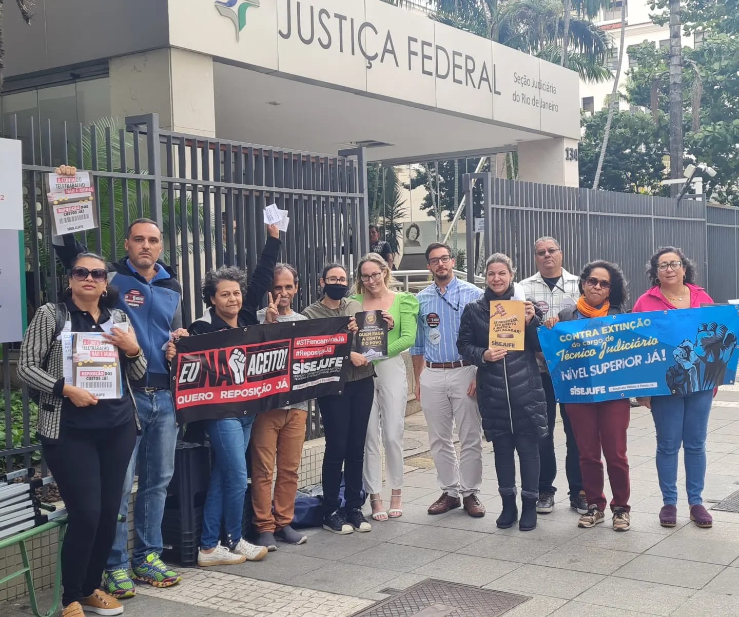 Sisejufe realiza atividades de mobilização por recomposição salarial em frente aos tribunais e seções da Justiça Feral no Centro do Rio, SISEJUFE